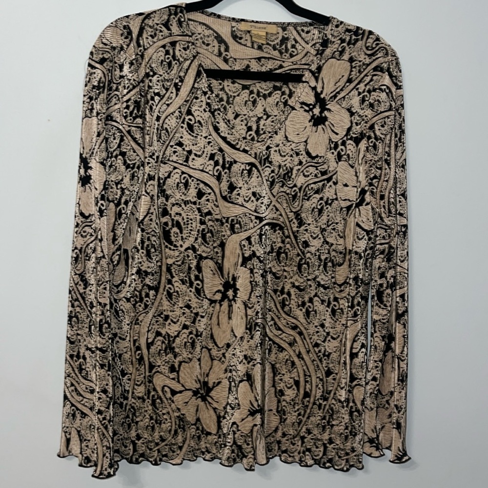 Plissé v-neck lettuce edge trim long sleeves blouse top Size Large